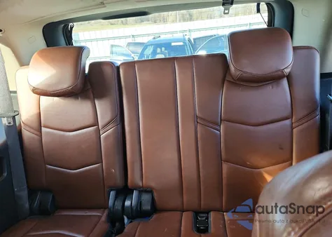 2018 Cadillac Escalade Luxury z USA, uszkodzony, nr VIN 1GYS3BKJ4JR277873